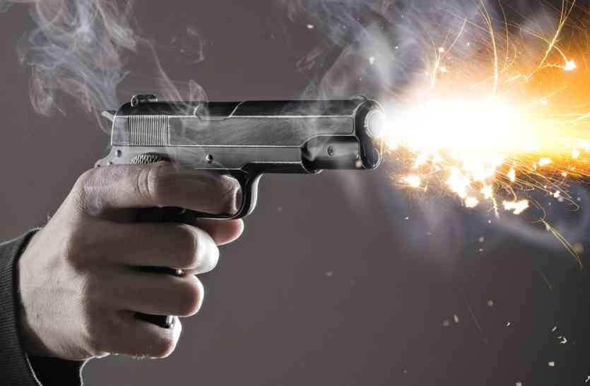 firing-a-bullet_2298346_835x547-m.jpg