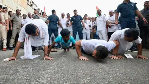 during_india_jodo_yatra_kid_gave_push_up_challenge_to_rahul_gandhi_congressmen_gasped_video_1665543175.webp