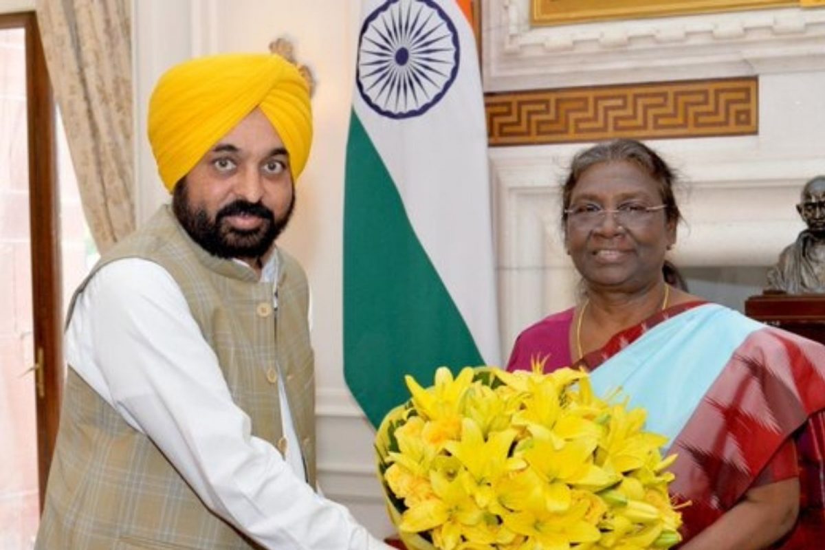 cm-mann-with-president-murmum-16627963503x2.jpg