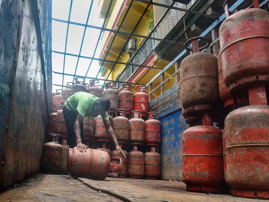 lpg-gas-cylinder-94522839.jpg