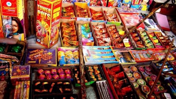 Diwali-will-be-celebrated-again-without-firecrackers-in-Delhi-AAP-government-banned-till-January-585x329.jpg