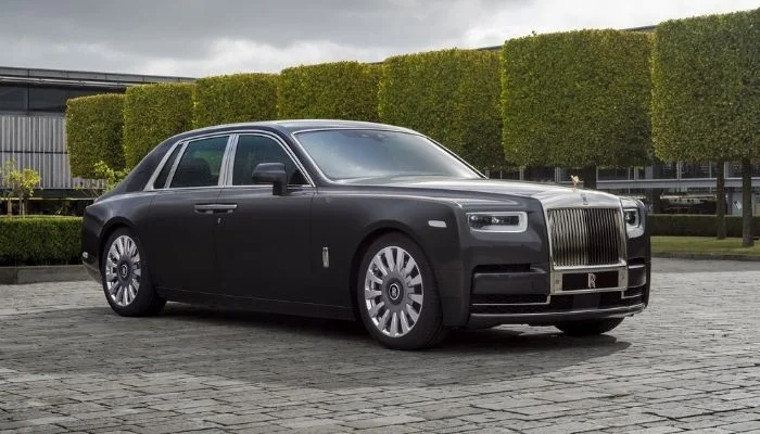 Rolls-Royce-Phantom.webp