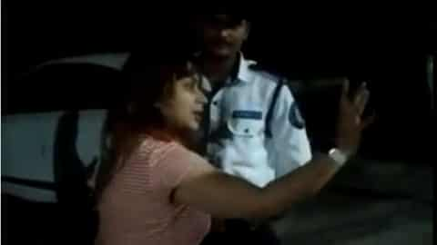 video_noida_drunk_woman_assaults_security_guard_in_ajnara_homes_society__1665234347.jpg