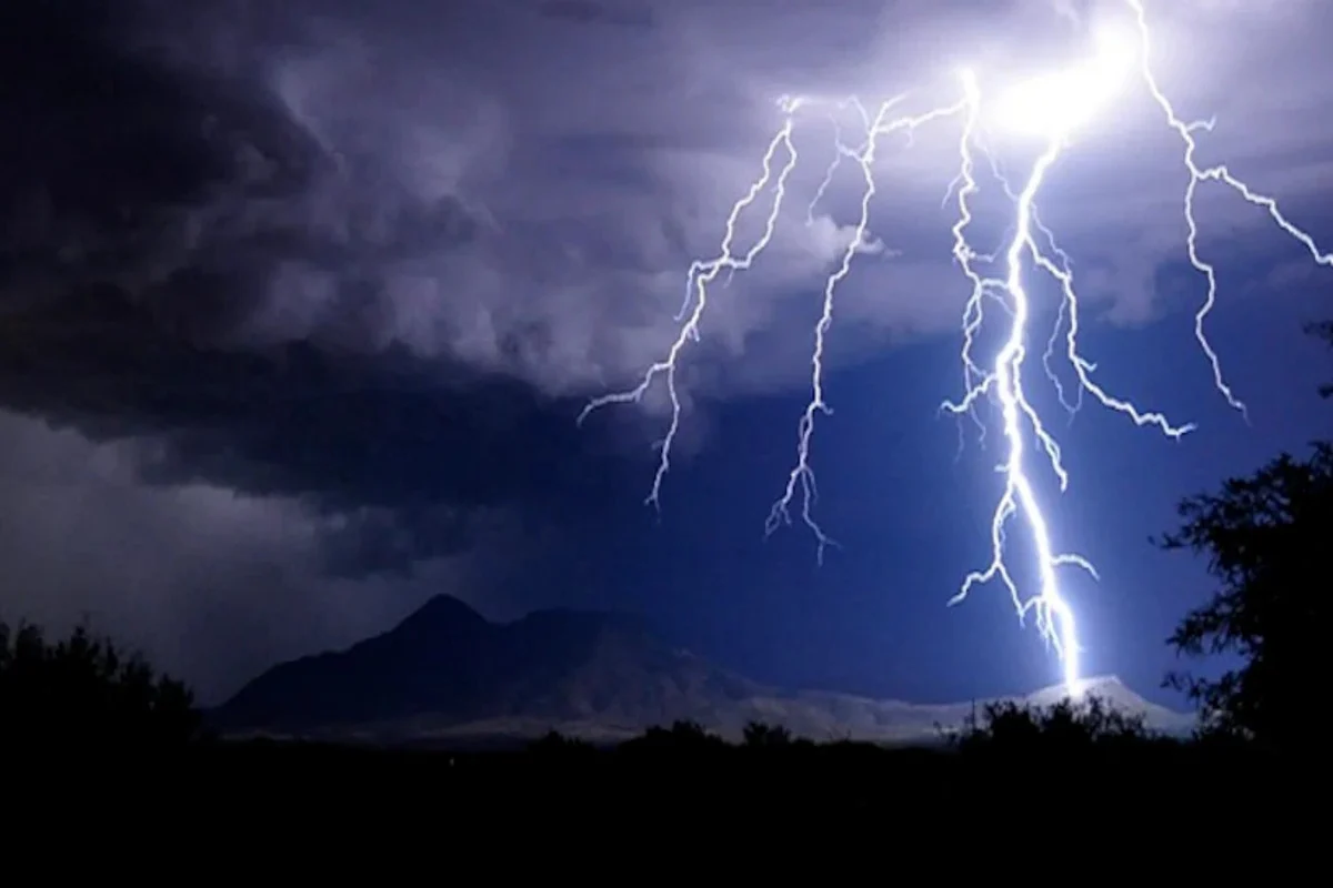 3_killed_due_to_lightning.webp