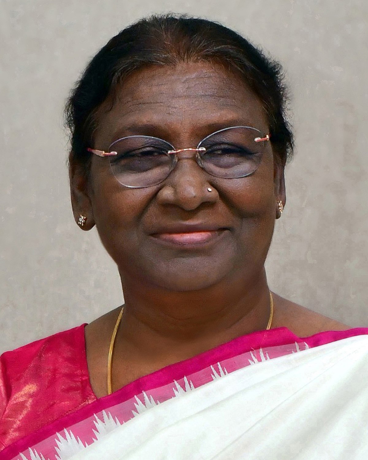 President_Droupadi_Murmu_official_portrait_higher_version.jpg