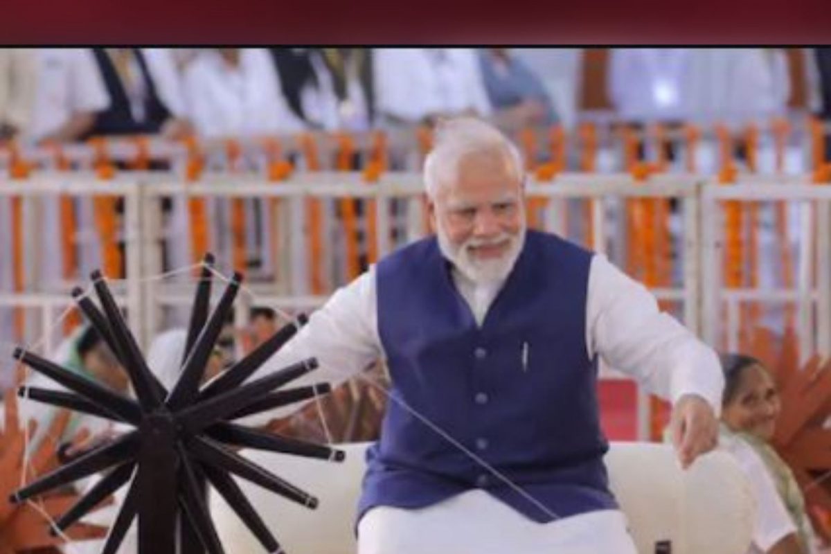 pm-modi-charkha-16616153533x2.jpg