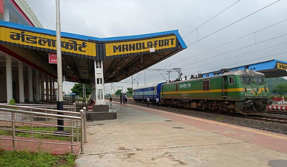 Mandla Fort Railway Station.jpg