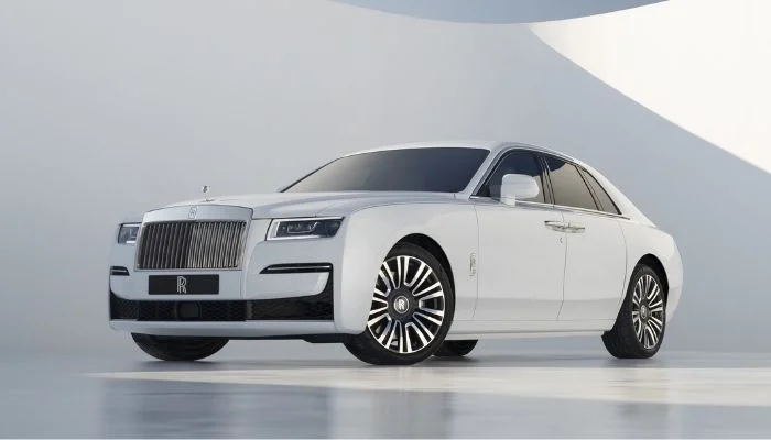 Rolls-Royce-Ghost.webp