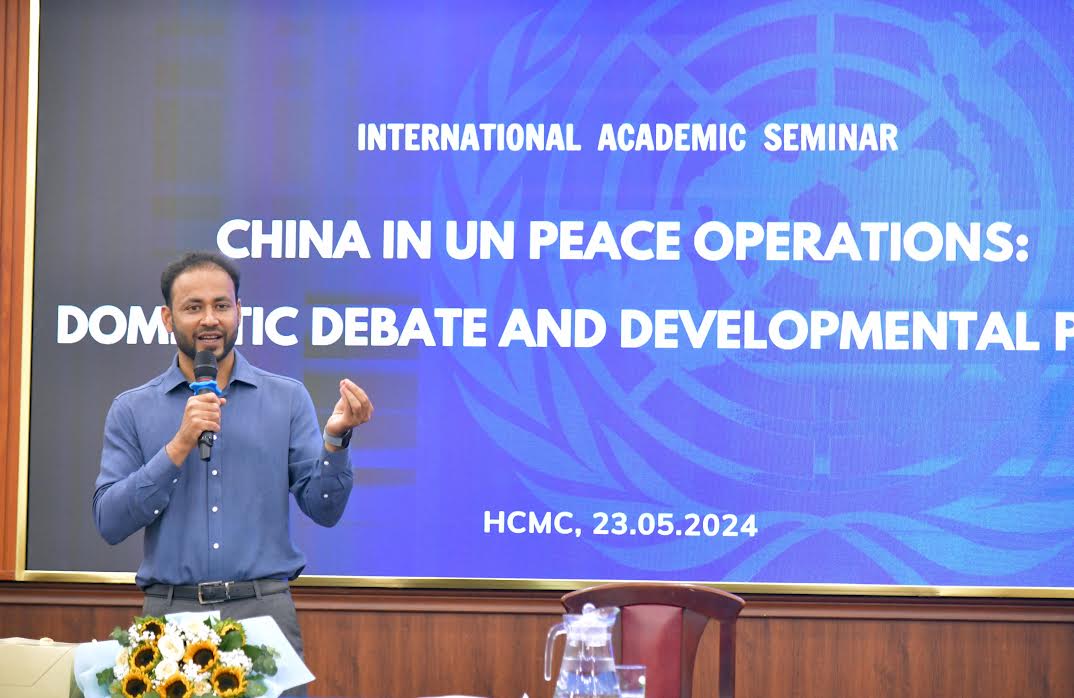 Md Yasin, Assistant present the paper in China.jpg