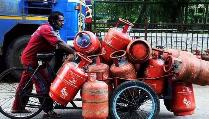 525855-lpg-cylinder-price-reduced-1-oct-2022.jpg