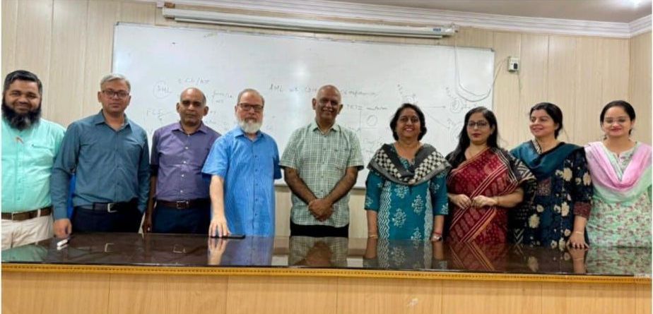 Prof. Sumeet Gujral Prof. Veena Maheshwari Prof. Nishat Afroz  Dr. Bushra Siddiqui and others during the lecture on Hemato lymphoid malignancies at JN Medical College.jpg