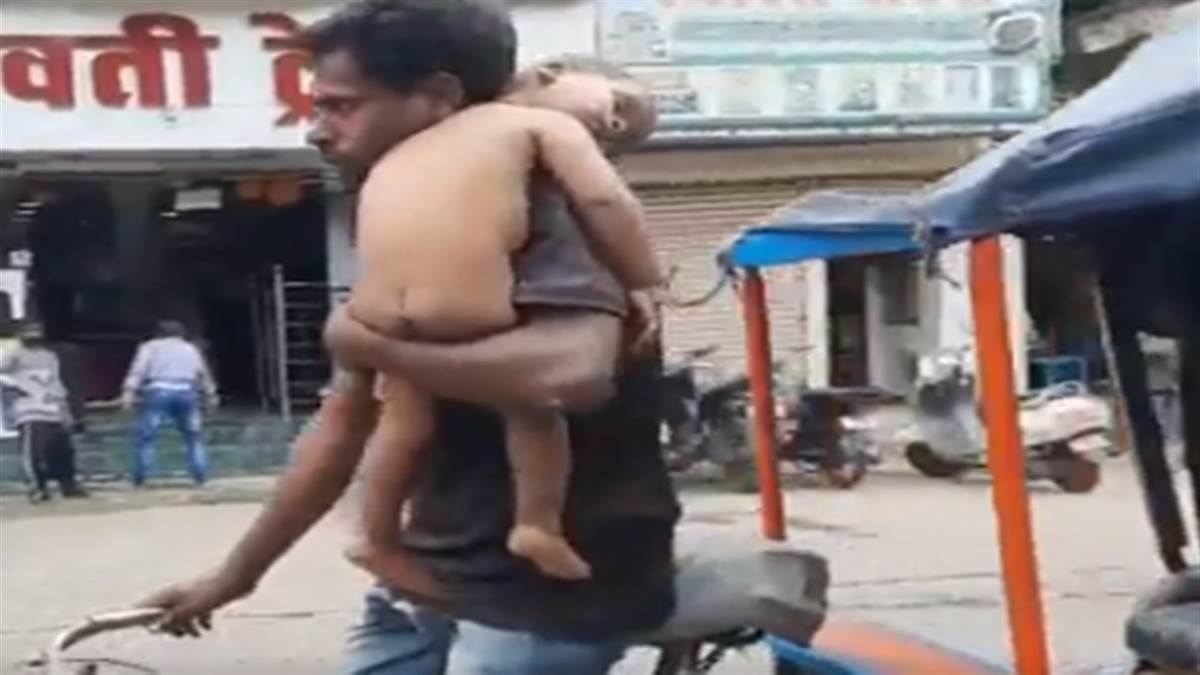 25_08_2022-rickshaw_driver_in_jabalpur.jpg